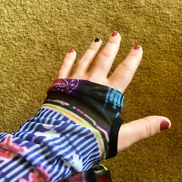 2 Mesh Tops - Picture 3 of 5